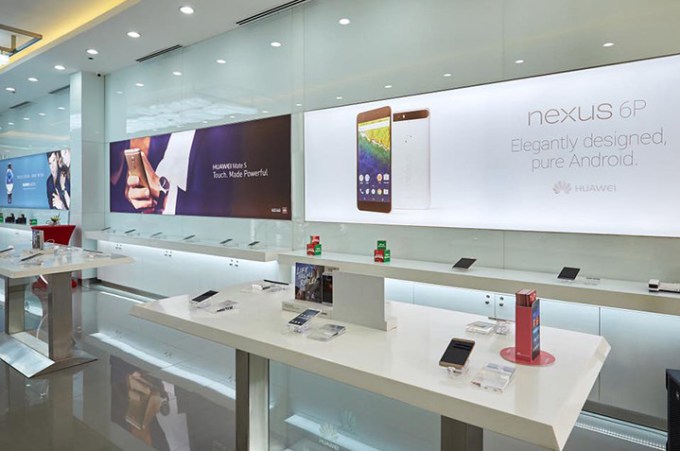 Huawei-experience-store-02-nino