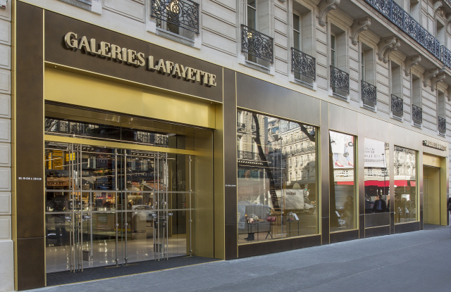 Galeries-lafayette-shopping-and-welcome-center-mars-2017