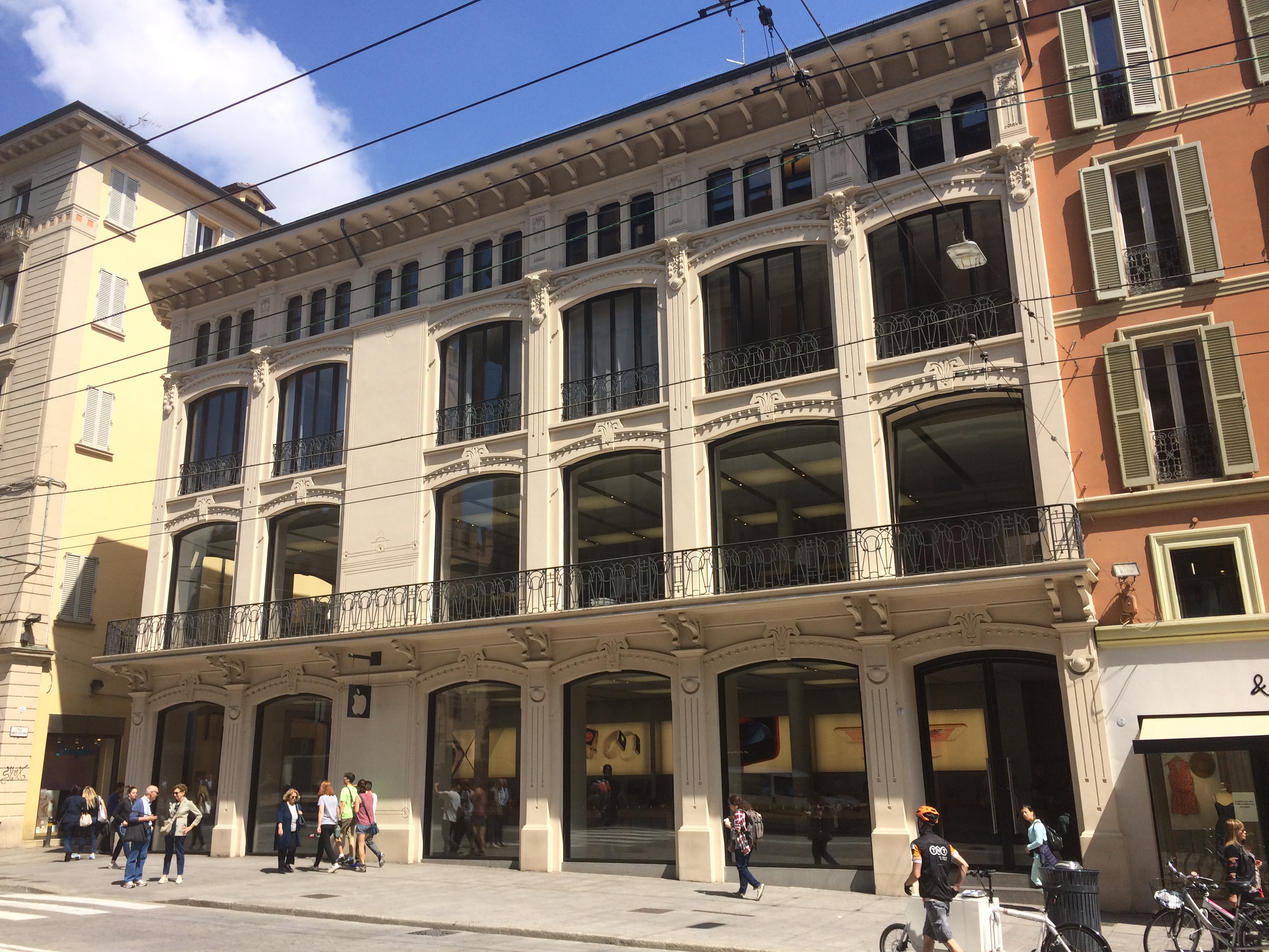Axa_bologna_high_street_retail