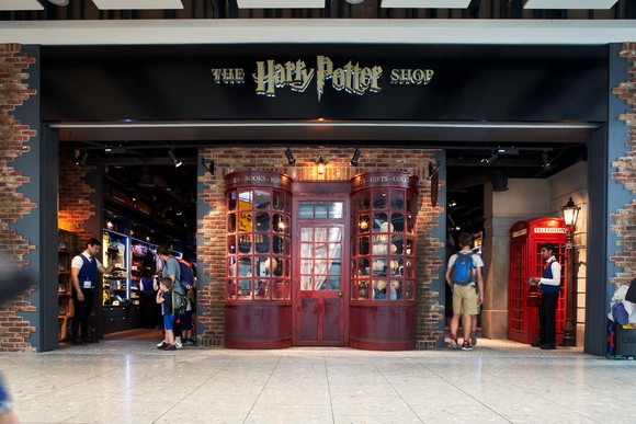 New-1000-sq.ft_.-harry-potter%e2%84%a2-shop-opens-at-heathrow-terminal-5-departure-lounge