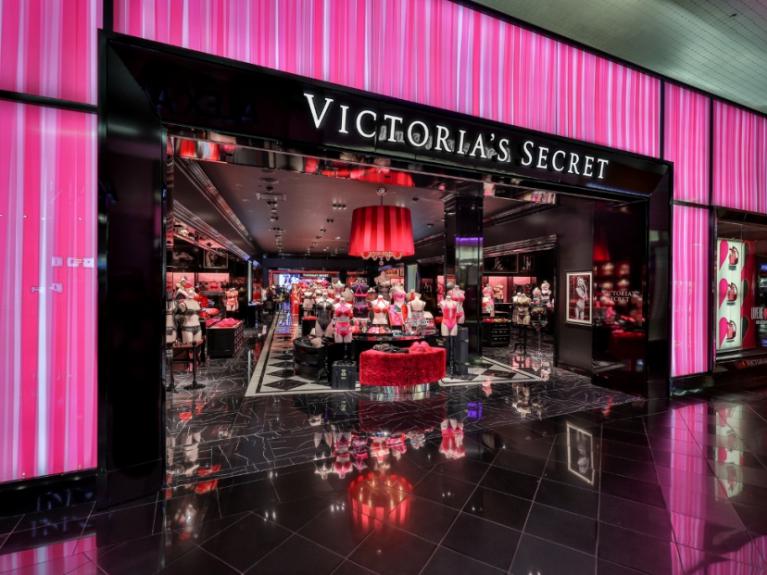 Victoria's_secret_at_miracle_mile_shops_erik_kabik_(3)