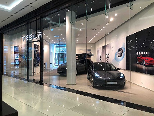 Tesla_store_mall_of_berlin