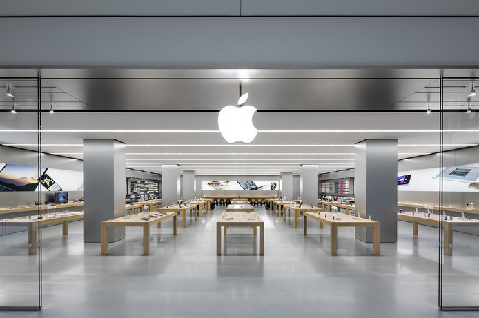 Apple-store-queens-center-mall_(2)