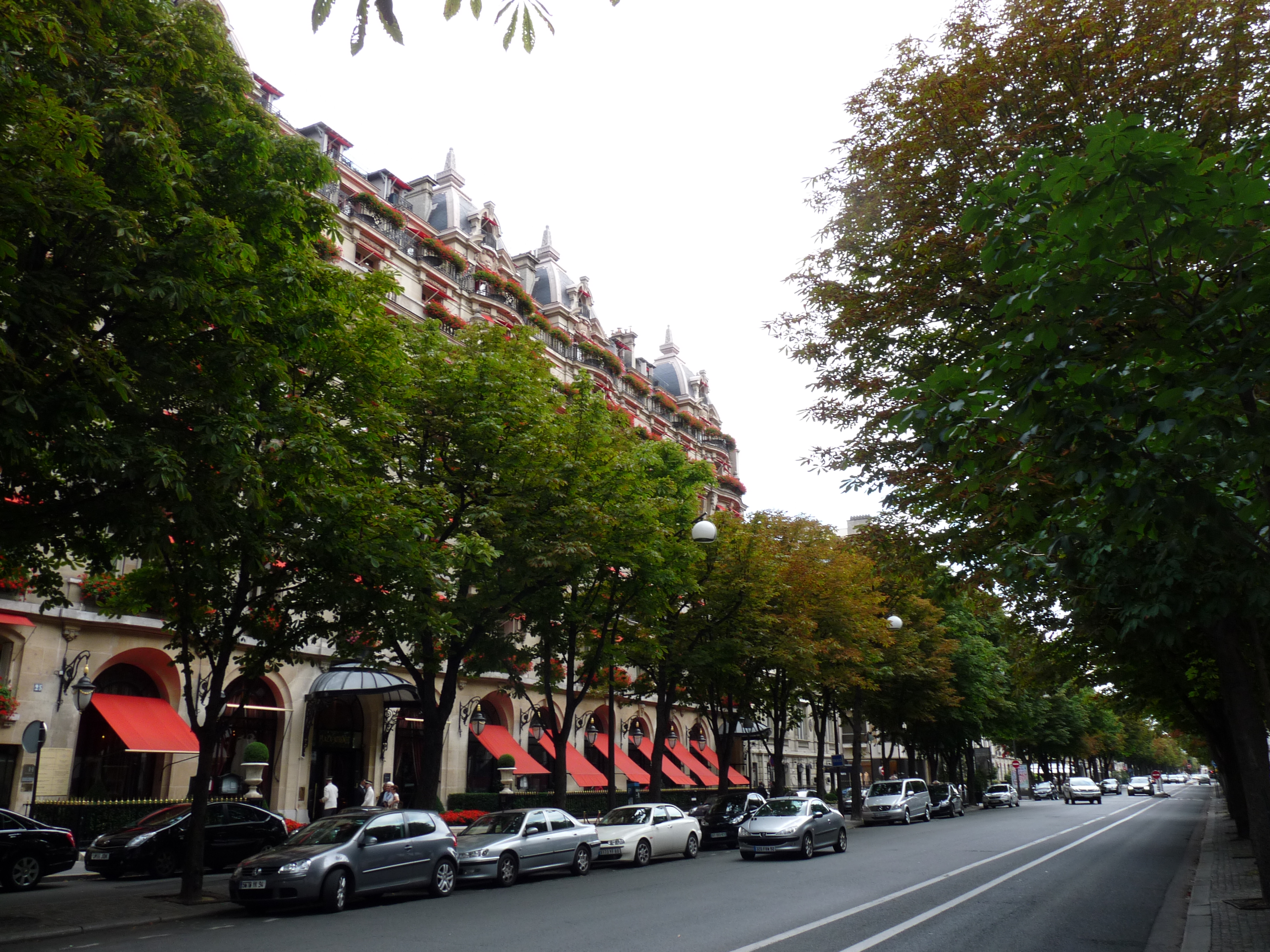 Paris_avenue_montaigne